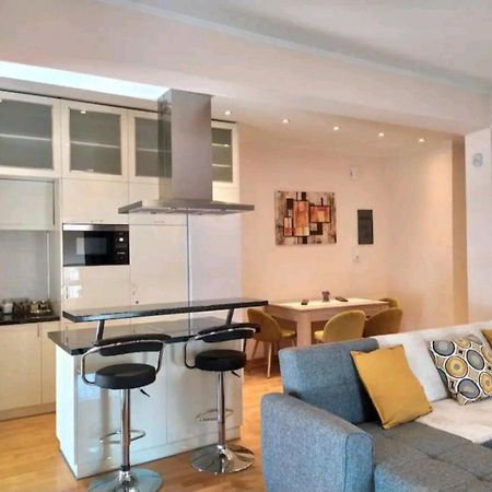Stylish -Modern Apartment Heart Of Marousi Athens Exterior photo
